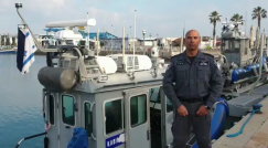 فيديو: سرق قاربا لكنه تعطل بوسط البحر .. فاتصل بالشرطة لانقاذه!